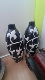 2 vazen zwart wit met design, Ophalen, Wit, Aardewerk of Porselein, Zo goed als nieuw