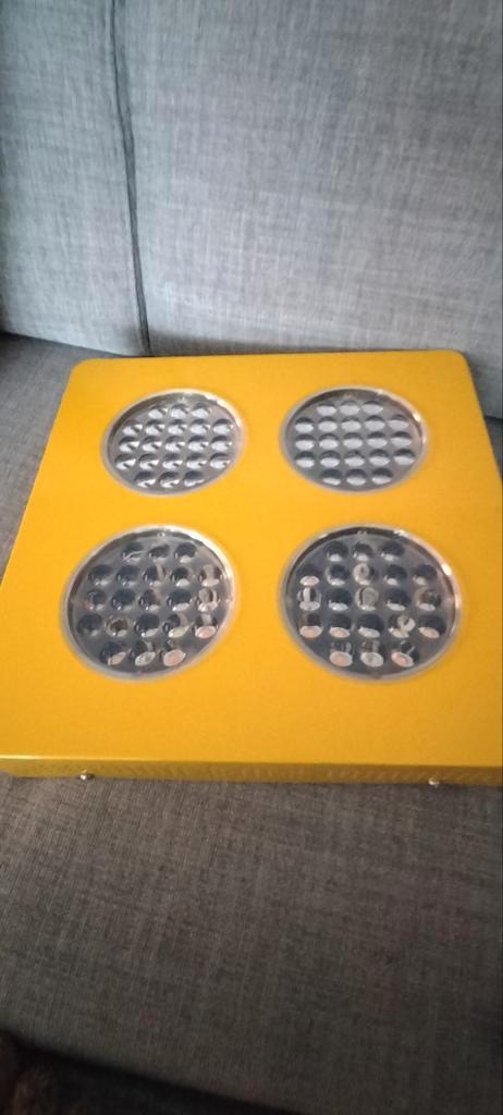 360W Spectrabox Pro-IV LED Kweeklamp, Tuin en Terras, Kweekspullen, Zo goed als nieuw, Kweeklamp, Ophalen of Verzenden