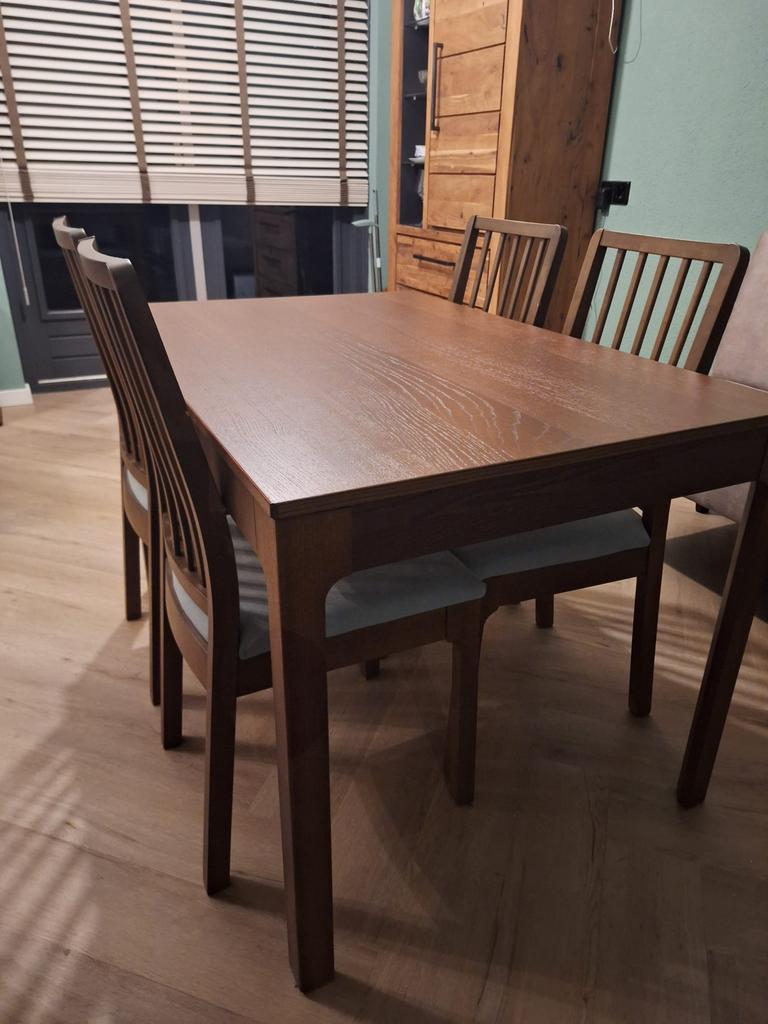 Uitschuifbare eettafel met 4 stoelen, Ophalen, Zo goed als nieuw, 4 tot 6 stoelen