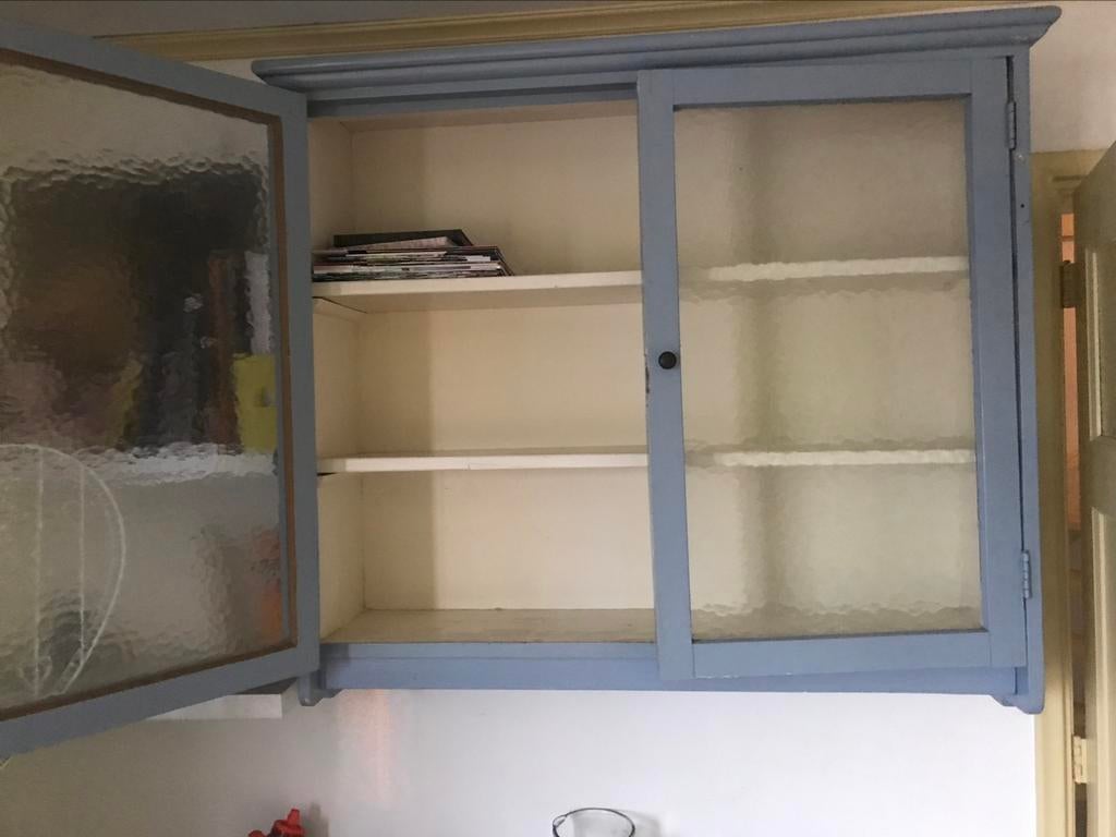 Mooie hangkast gratis tot 26-4 op te halen, Huis en Inrichting, Kasten | Secretaires, Ophalen, Zo goed als nieuw