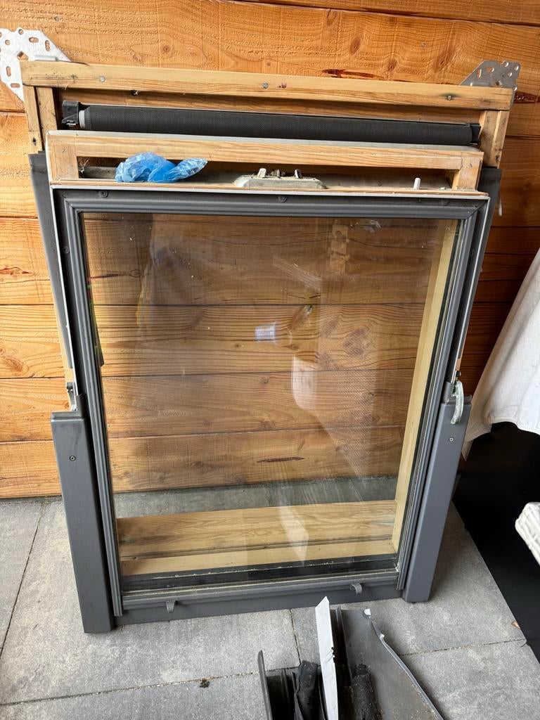 Velux GGL M04 dakraam met zonnenscherm, Doe-het-zelf en Verbouw, Glas en Ramen, Ophalen, Gebruikt, Minder dan 80 cm, 80 tot 120 cm