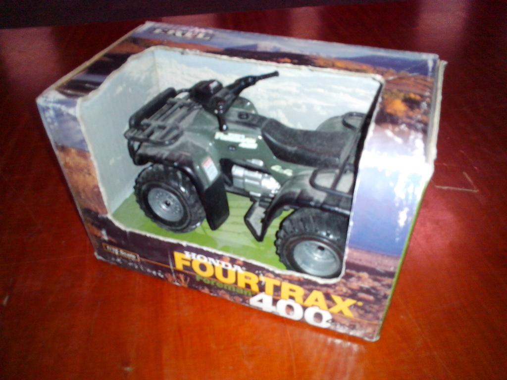 Honda Fourtrax 400 Quad, schaal 1:16, Ertl Die cast, Ophalen of Verzenden, Zo goed als nieuw, Motor, ERTL