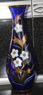 Vintage vaas van blauw boheems glas met gouden afbeelding, Antiek en Kunst, Ophalen of Verzenden