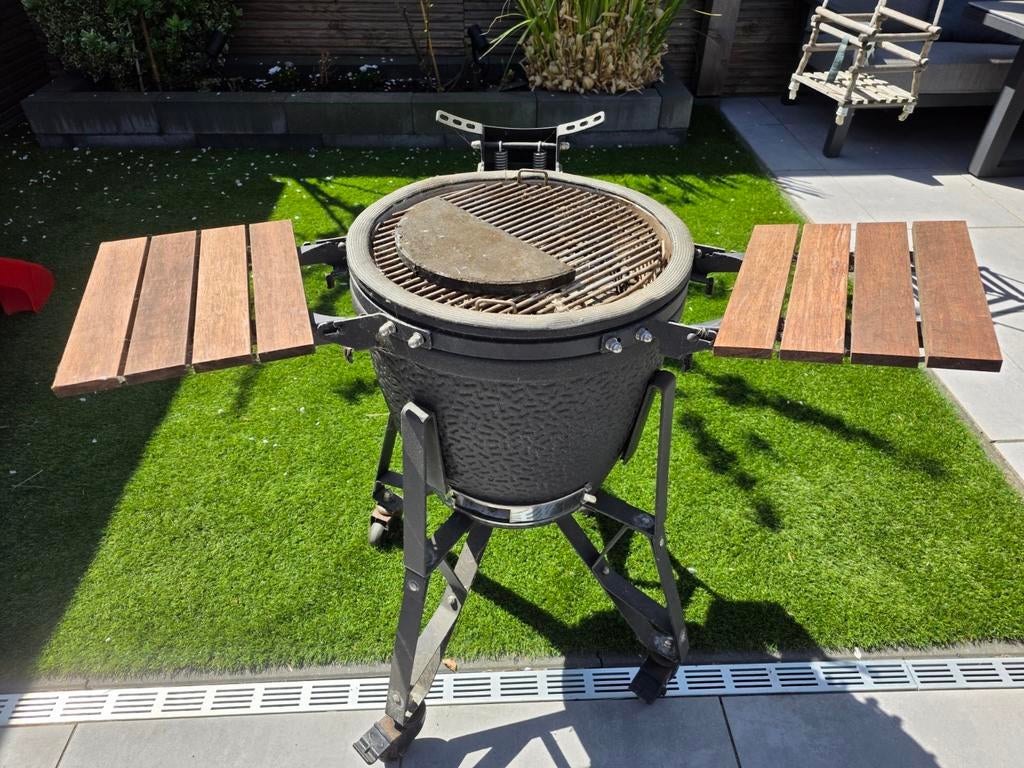 GERESERVEERD Bastard BBQ medium met zijtafels, Ophalen, Gebruikt, Onbekend, Met accessoires