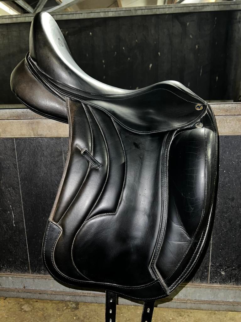 Busse Bozen dressuurzadel – 17 inch, Ophalen, Gebruikt, Dressuur