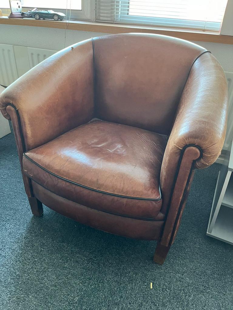 Barrel arm chair, Ophalen, Chesterfield, Zo goed als nieuw, Leer