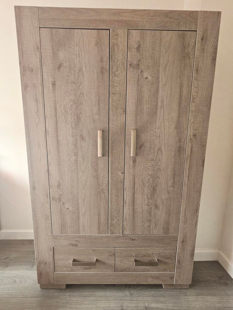 Mooie kledingkast te koop, Kinderen en Baby's, Kinderkamer | Commodes en Kasten, Zo goed als nieuw, 105 cm of meer, 100 cm of meer