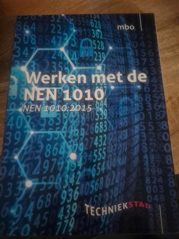 Werken met de NEN 1010:2015 - Techniekstad MBO, Boeken, Studieboeken en Cursussen, Gelezen, MBO, Beta, Ophalen of Verzenden
