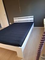 Bed 140x200 - lichte beschadiging, Huis en Inrichting, Slaapkamer | Bedden, Ophalen of Verzenden