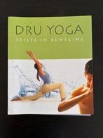 Amit Goswami - Dru Yoga - Stilte in beweging, Meditatie of Yoga, Amit Goswami; C. Barrington; A. Jones, Ophalen of Verzenden, Zo goed als nieuw