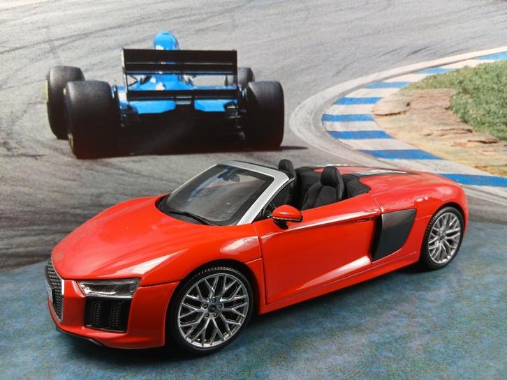 iscale 1/18 audi r8 spyder v10, Hobby en Vrije tijd, Modelauto's | 1:18, Zo goed als nieuw, Bburago, Ophalen of Verzenden