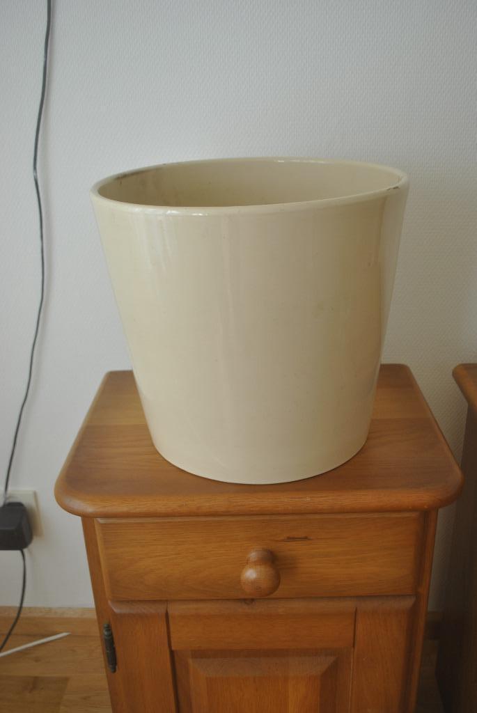 Bloempot, groot model, beige, Tuin en Terras, Bloempotten, Gebruikt, Aardewerk, Binnen, Minder dan 40 cm, 25 tot 40 cm, Rond, Ophalen