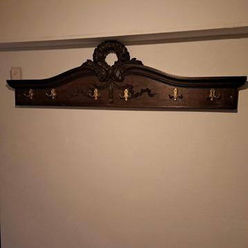 Antieke Houten Kapstok met Ornamenten beschikbaar voor biedingen
