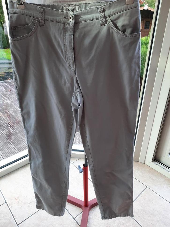 Mooie broek BRAX - 40, Kleding | Dames, Broeken en Pantalons, Zo goed als nieuw, Maat 38/40 (M), Grijs, Lang, Ophalen of Verzenden