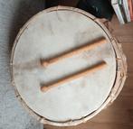 Dubbelvellig cilindrische trom - twee trommelstokken Syrië, Ophalen of Verzenden, Zo goed als nieuw, Trommel