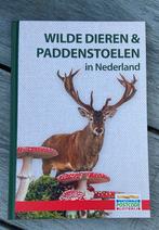 Wilde Dieren & Paddestoelen - Natuurboek Nederland, Ophalen of Verzenden, Zo goed als nieuw, Natuur algemeen
