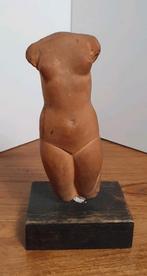 Terracotta afgietsel van een vrouwencorpus., Antiek en Kunst, Kunst | Beelden en Houtsnijwerken, Ophalen of Verzenden