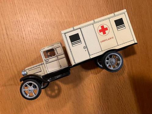 Blikken ambulance “plechove modely” met doos, Hobby en Vrije tijd, Modelauto's | 1:32, Nieuw, Auto, Ophalen of Verzenden