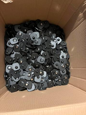 Beveiliging tags met pins zwart  beschikbaar voor biedingen