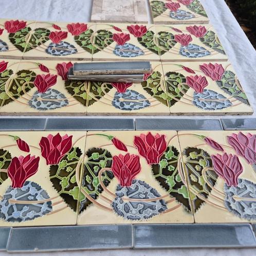 16 unieke art nouveau randtegels met rode bloem 245cm, Antiek en Kunst, Antiek | Wandborden en Tegels, Ophalen