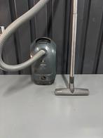 Miele stofzuiger s2131 1600w, Witgoed en Apparatuur, Stofzuigers, Ophalen of Verzenden, Zo goed als nieuw, Stofzuiger