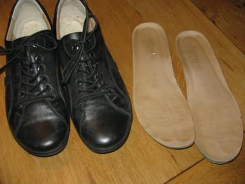 Nieuwe  schoenen maat 6.5 = 40 van hartjes beschikbaar voor biedingen
