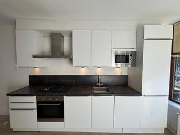 Complete Nette Rechte Keuken + Apparatuur + GEDEMONTEERD beschikbaar voor biedingen