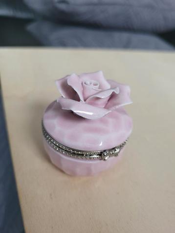 Sieradendoosje Roze Porseleinen  beschikbaar voor biedingen