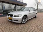 BMW 3-serie 320i AUT | Pano | Trekhaak | Goed Onderhouden!, Auto's, BMW, Achterwielaandrijving, Zwart, 4 cilinders, 150 pk