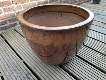 BLOEMPOT - GEĒMAILLEERD, Aardewerk. beschikbaar voor biedingen