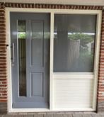 Mooie voordeur met kozijn, zijpaneel in satijnglas, Doe-het-zelf en Verbouw, Ophalen, Gebruikt, 80 tot 100 cm, Buitendeur