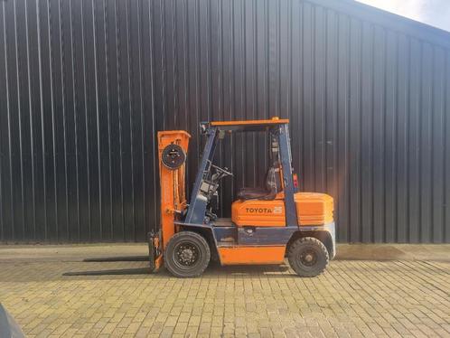 Heftruck Toyota 2.5 ton diesel triplomast 4.30 m. side shift, Zakelijke goederen, Machines en Bouw | Heftrucks en Intern transport