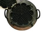 Wafelijzer 5 hartjes op de onderzijde een Nederlands recept, Antiek en Kunst, Antiek | Keukenbenodigdheden, Ophalen of Verzenden