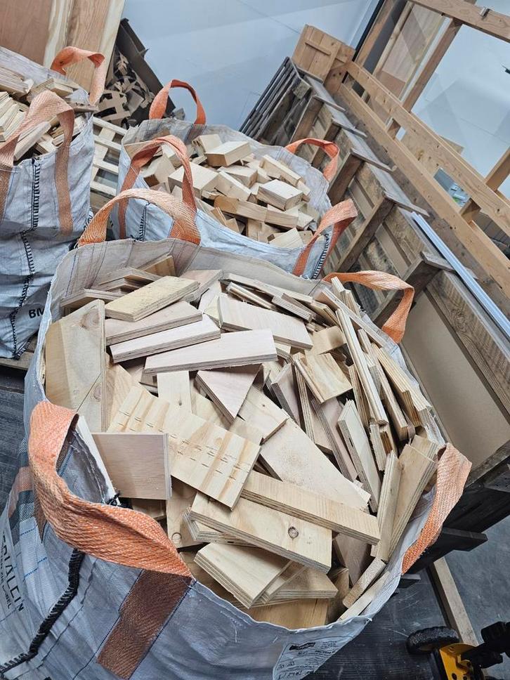 Grote zakken met stookhout, Doe-het-zelf en Verbouw, Hout en Planken, Gebruikt, Overige typen, Overige houtsoorten, Minder dan 200 cm