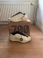 Yeezy 700 azael, Wit, Ophalen of Verzenden, Yeezy, Sneakers of Gympen