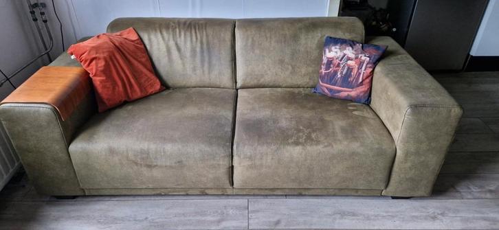 Olijfgroene Suède Bank - Stijlvol & Comfortabel, Huis en Inrichting, Banken | Sofa's en Chaises Longues, Gebruikt, Tweepersoons