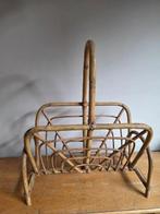 Rotan krantenbak lectuurmand, Ophalen of Verzenden, Zo goed als nieuw