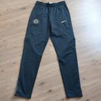 Zgan trainingsbroek Chelsea van Nike maat 158-170 (XL), Ophalen of Verzenden, Zo goed als nieuw, Jongen, Sport- of Zwemkleding