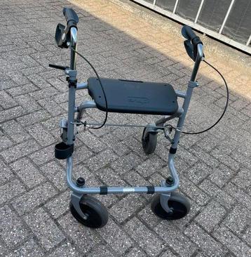 Te koop rollator. Kleur grijs met volrubberen bandjes. beschikbaar voor biedingen