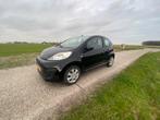 Peugeot 107 1.0 12V E-vti 68PK 3DR 2013 Zwart, Auto's, Voorwielaandrijving, Stof, 4 stoelen, Origineel Nederlands