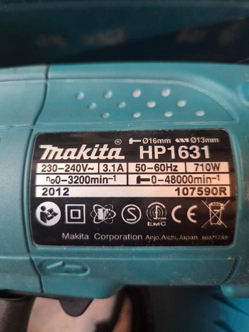 Makita HP1631 – klopboormachine 710 W + set in koffer, Doe-het-zelf en Verbouw, Gereedschap | Boormachines, Zo goed als nieuw