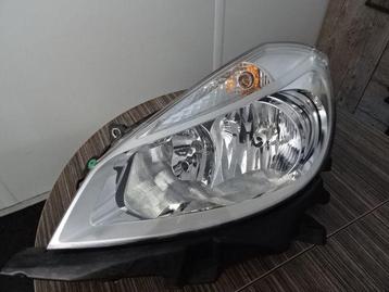 Koplamp Renault Clio bj 2008 links ZGAN niet afgebroken. beschikbaar voor biedingen