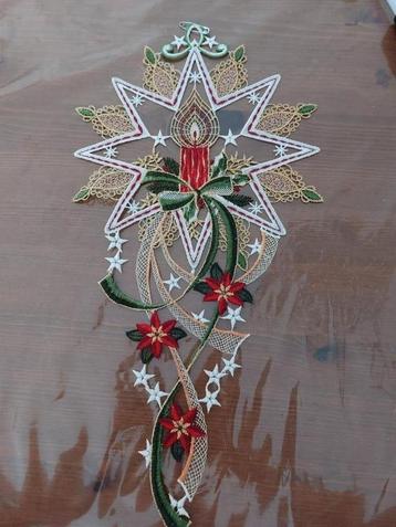 Kerst kantklos kant goud groen rood ornament beschikbaar voor biedingen