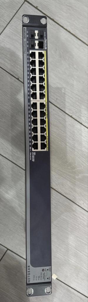 Netgear GS728P 24-Poorts Gigabit PoE Switch, Computers en Software, Netwerk switches, Gebruikt, Ophalen of Verzenden