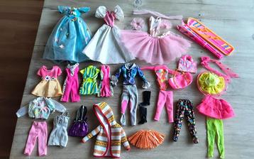 Barbie kleertjes jaren 90 beschikbaar voor biedingen
