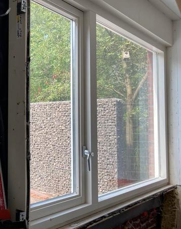 Zsm ophalen: Hardhouten kozijn HR++ glas, energiebesparing beschikbaar voor biedingen