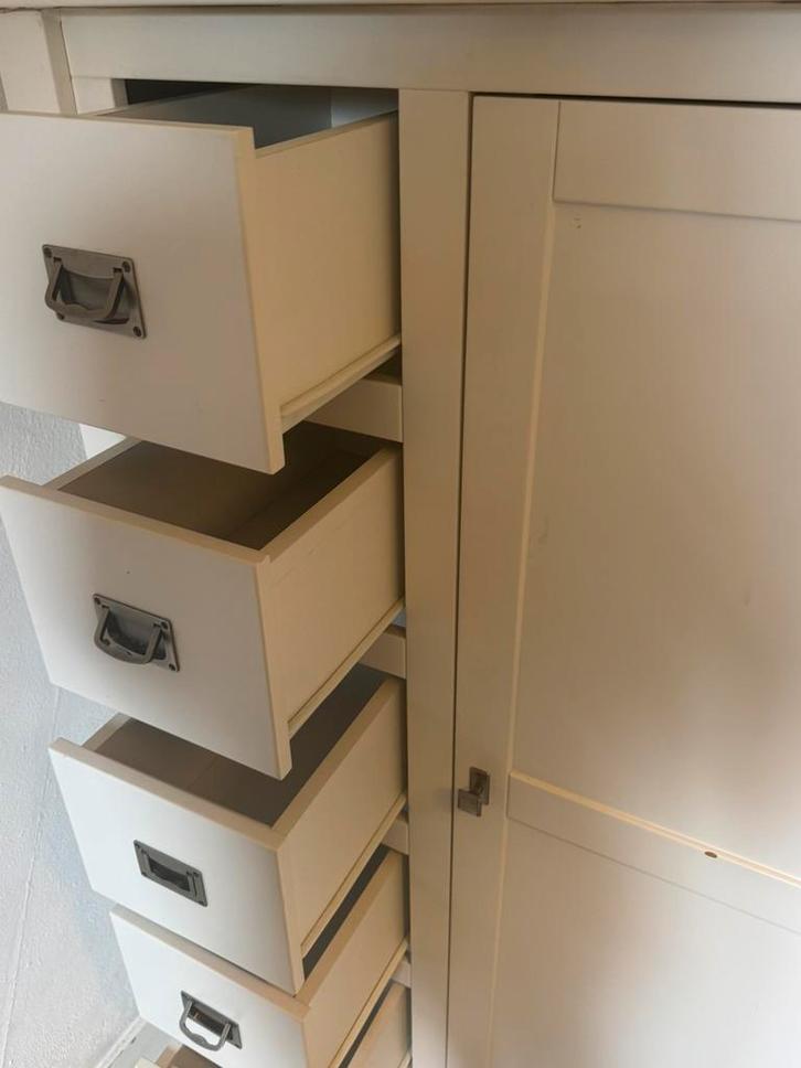 Twee witte kasten met lades en hangruimte., Huis en Inrichting, Kasten | Boekenkasten, Zo goed als nieuw, 25 tot 50 cm, Ophalen