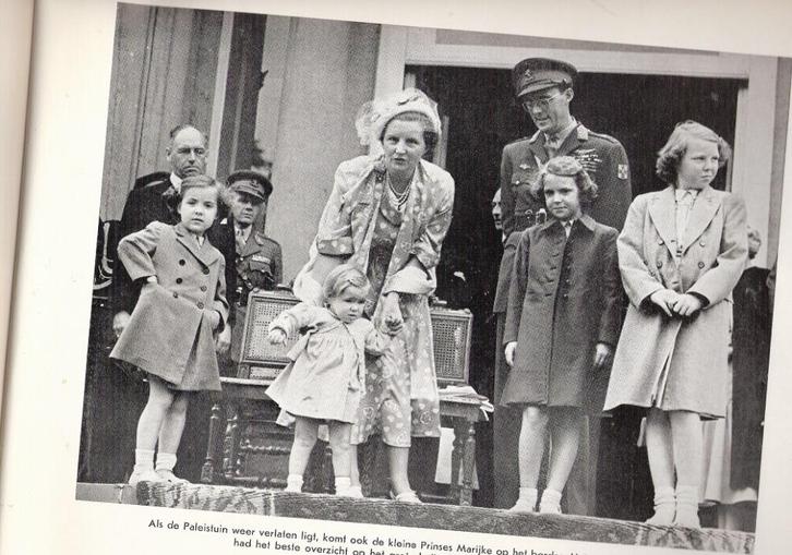 Oranje Album - Juliana Bernhard 12 1/2 jr mooi fotoboek, Verzamelen, Koninklijk Huis en Royalty, Gebruikt, Kaart, Foto of Prent
