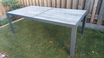Prachtige luxe tuintafel  beschikbaar voor biedingen
