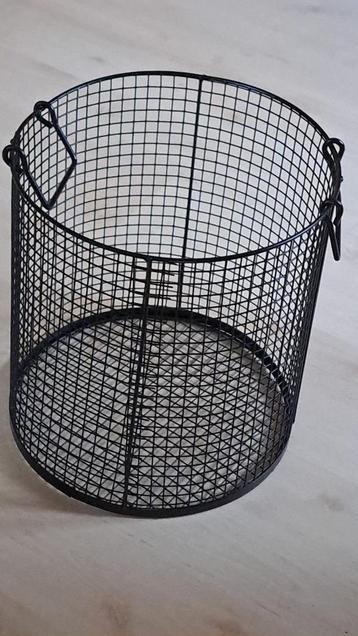 mand zwart metaal 32 cm hoog NIEUW beschikbaar voor biedingen